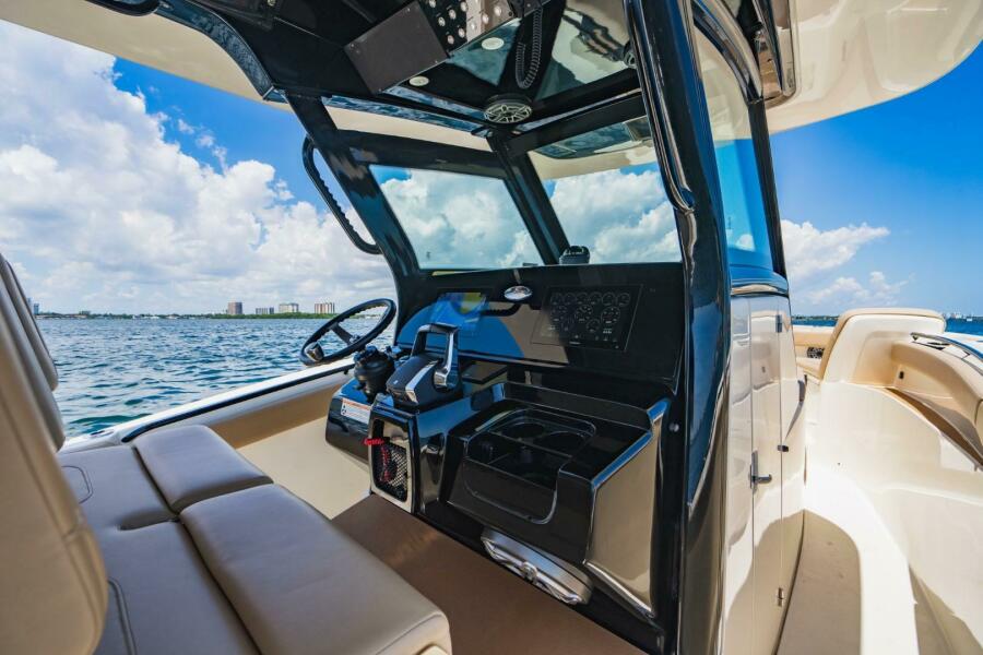 30' 2022 Scout 305 LXF