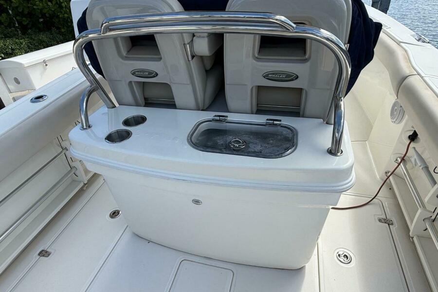 25' 2018 Boston Whaler 250 Outrage