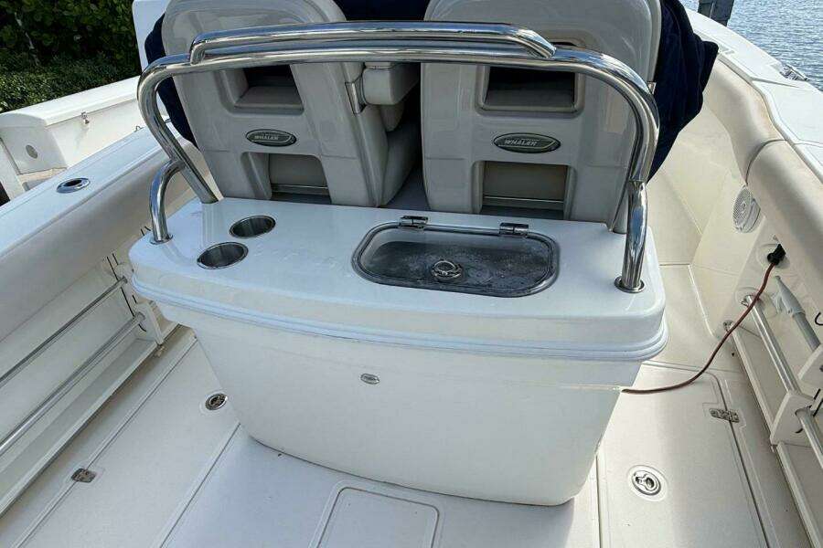 25ft Boston Whaler Yacht For Sale