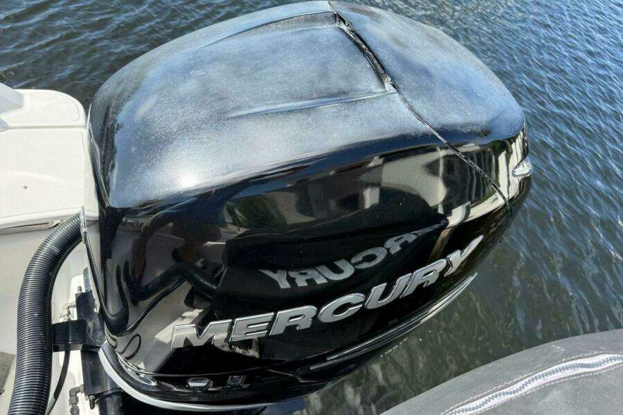 25ft Boston Whaler Yacht For Sale