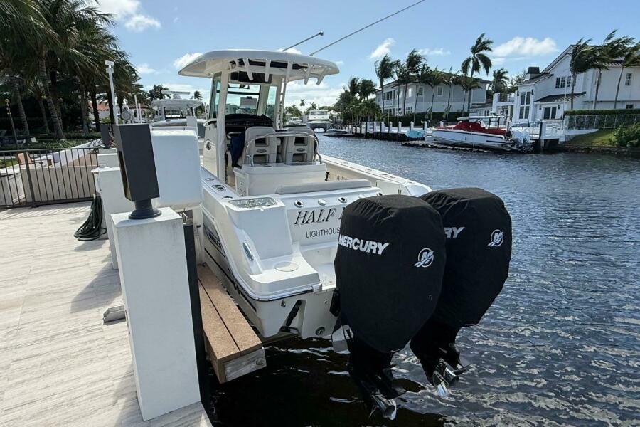 25' 2018 Boston Whaler 250 Outrage