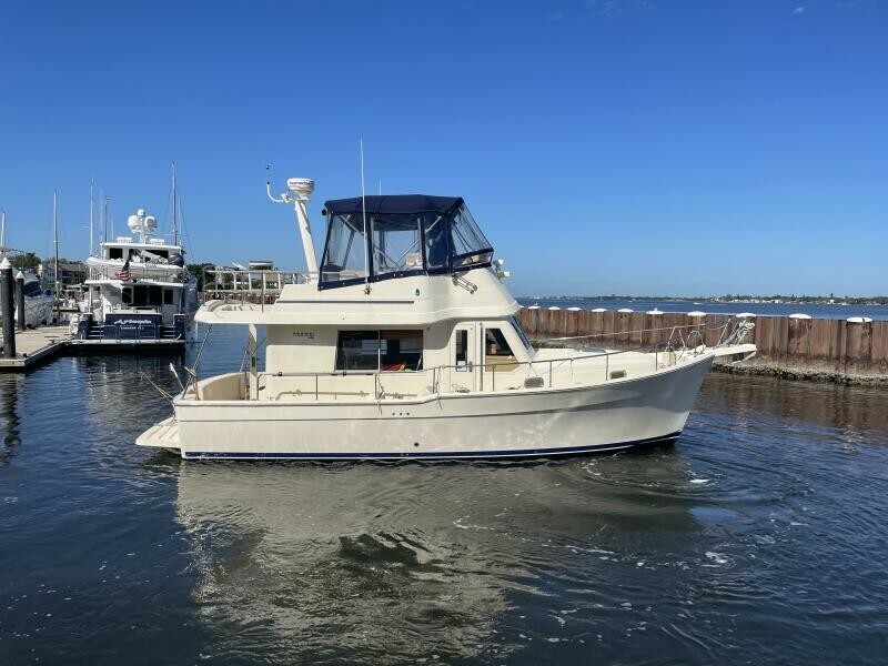 34' 2005 Mainship 