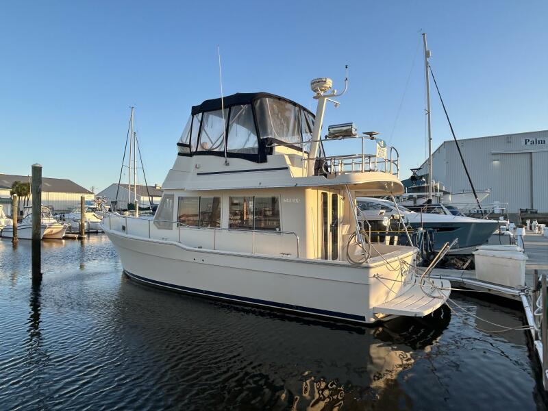 34' 2005 Mainship 
