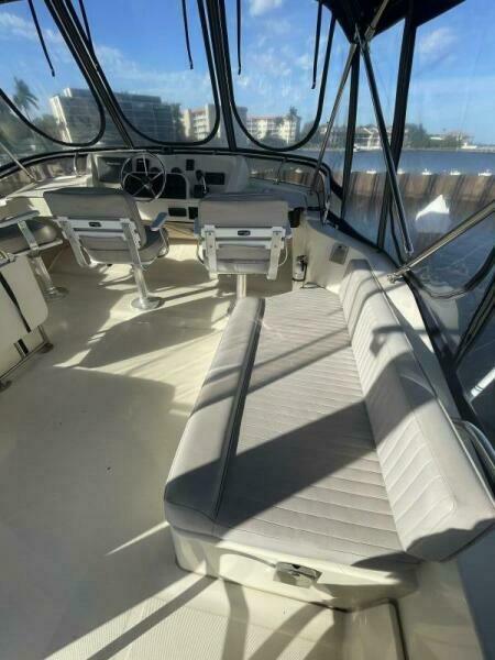 34' 2005 Mainship 