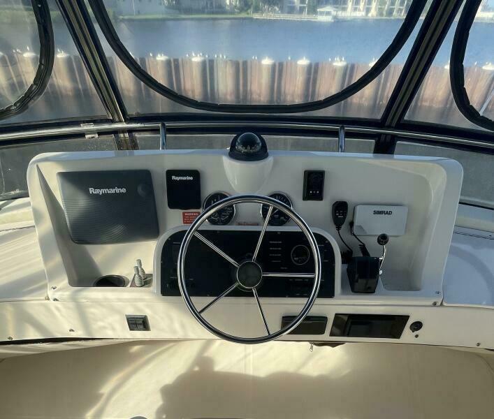 34' 2005 Mainship 