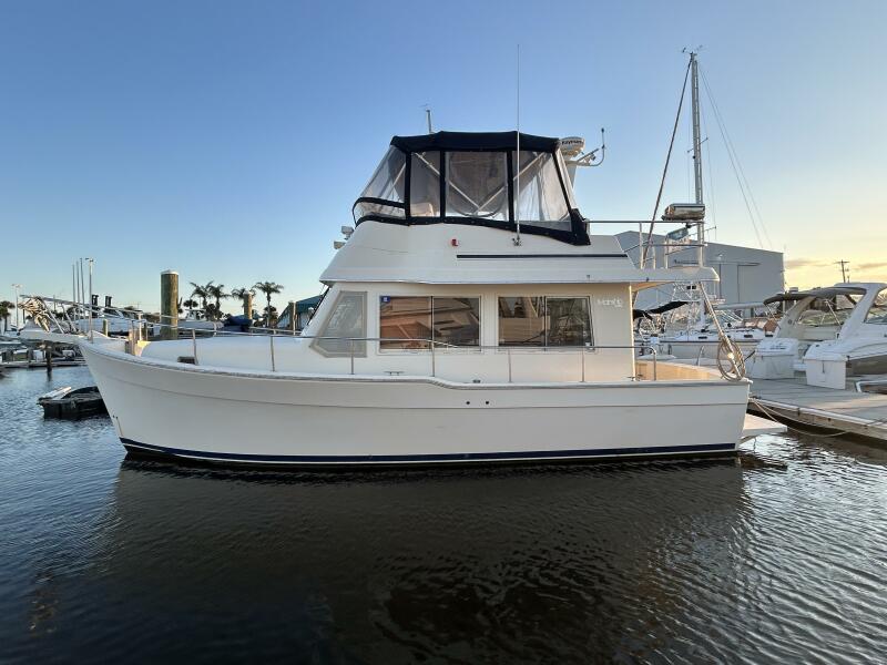 34' 2005 Mainship 