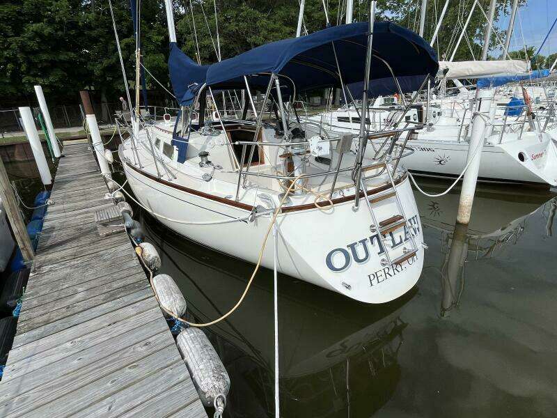 Outlaw 34ft Sabre Yacht For Sale