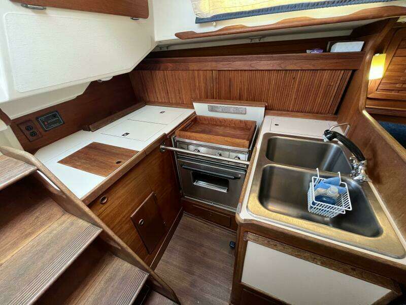 Outlaw 34ft Sabre Yacht For Sale