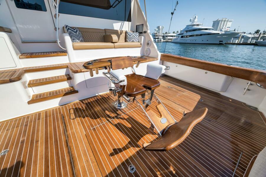 76' 2011 Viking 76 Enclosed Bridge