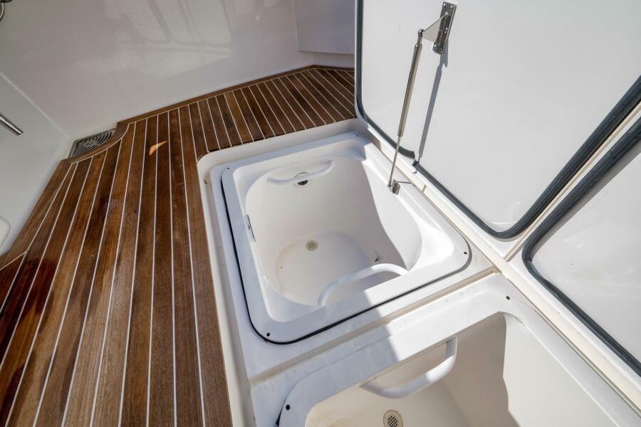 76' 2011 Viking 76 Enclosed Bridge