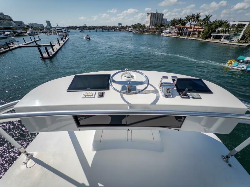 76' 2011 Viking 76 Enclosed Bridge