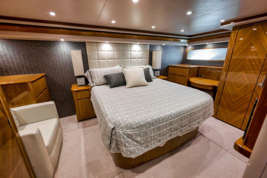 76' 2011 Viking 76 Enclosed Bridge