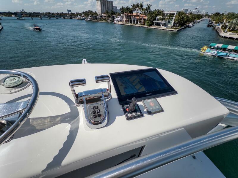 76' 2011 Viking 76 Enclosed Bridge