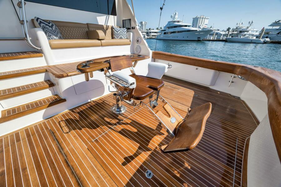 76' 2011 Viking 76 Enclosed Bridge