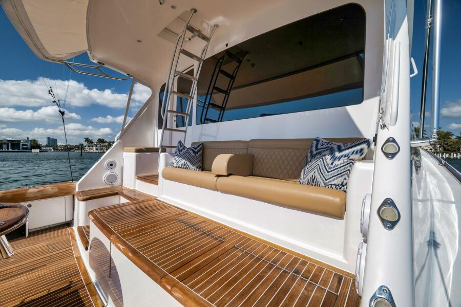 76' 2011 Viking 76 Enclosed Bridge