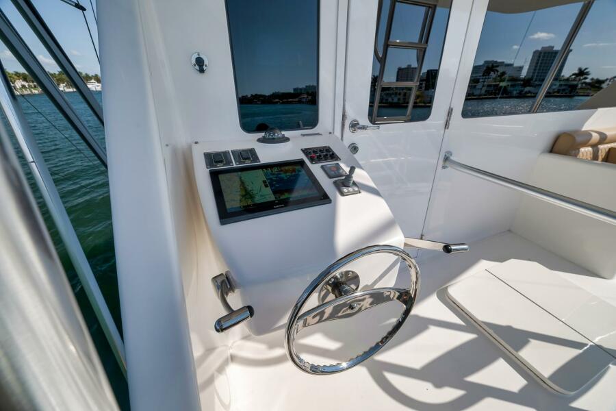 76' 2011 Viking 76 Enclosed Bridge