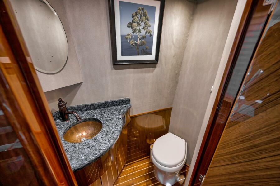 76' 2011 Viking 76 Enclosed Bridge