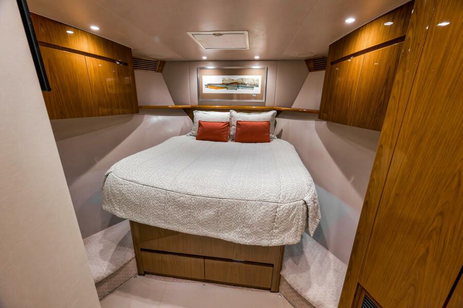 76' 2011 Viking 76 Enclosed Bridge