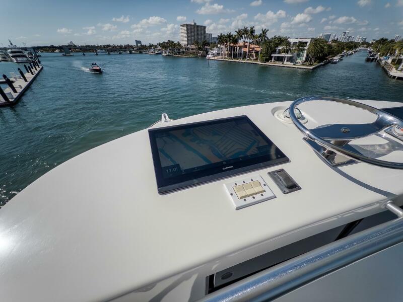 76' 2011 Viking 76 Enclosed Bridge