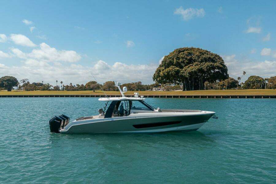 PIPE DREAM 42ft Boston Whaler Yacht For Sale