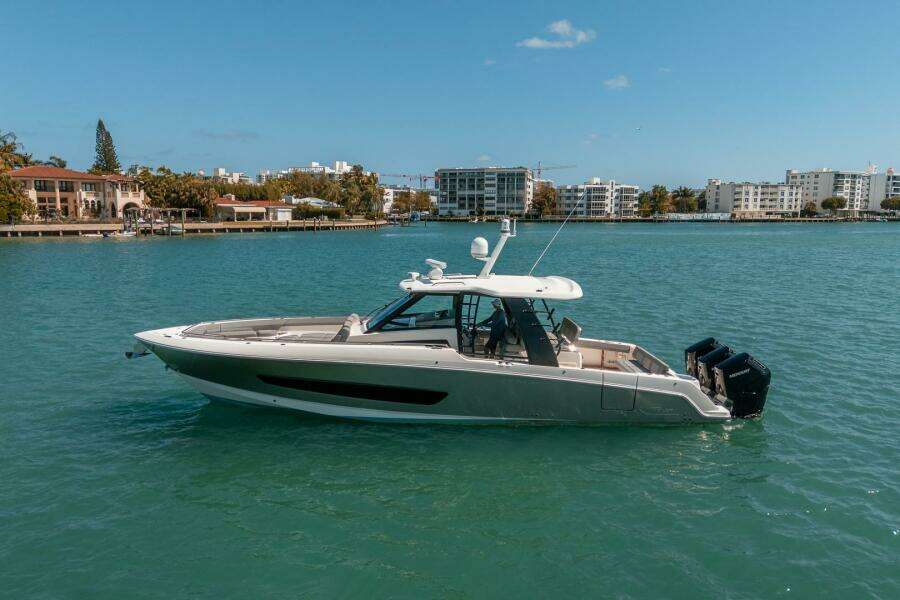 PIPE DREAM 42ft Boston Whaler Yacht For Sale