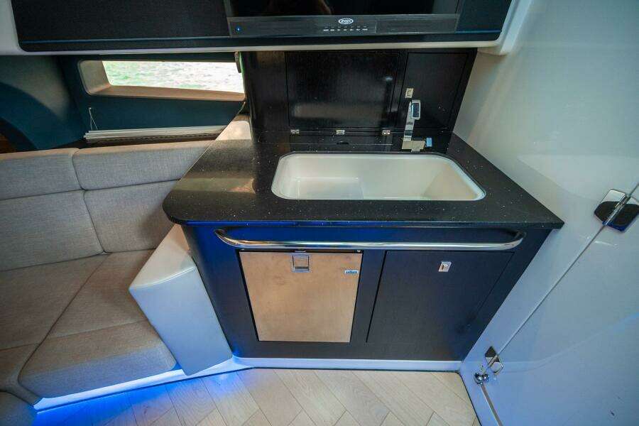 PIPE DREAM 42ft Boston Whaler Yacht For Sale