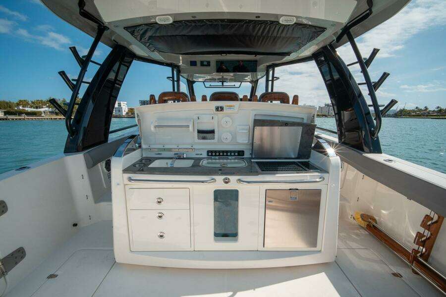 PIPE DREAM 42ft Boston Whaler Yacht For Sale