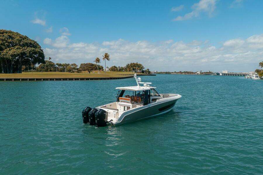 PIPE DREAM 42ft Boston Whaler Yacht For Sale