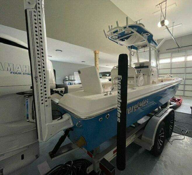 24ft Everglades Yacht For Sale