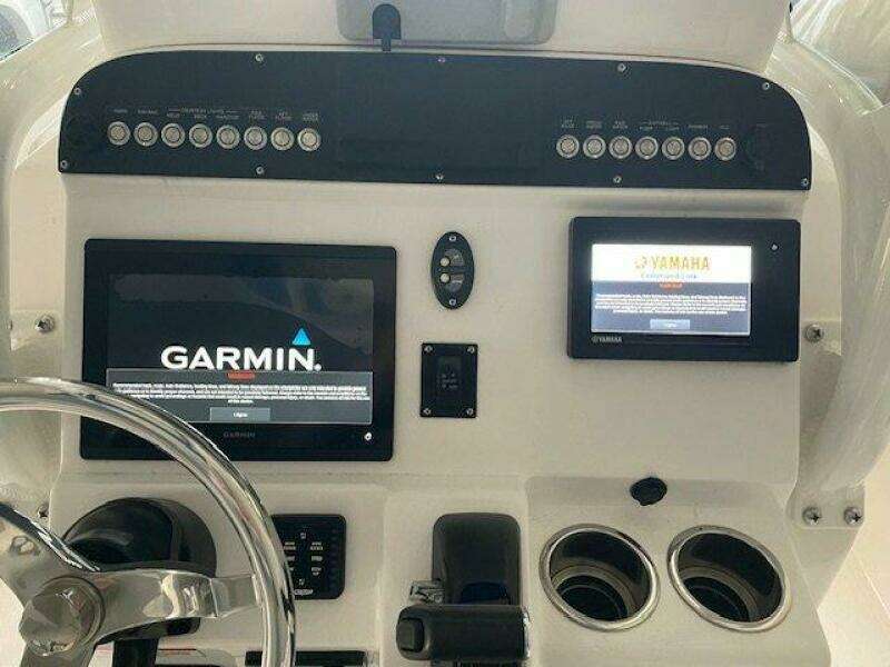 24ft Everglades Yacht For Sale