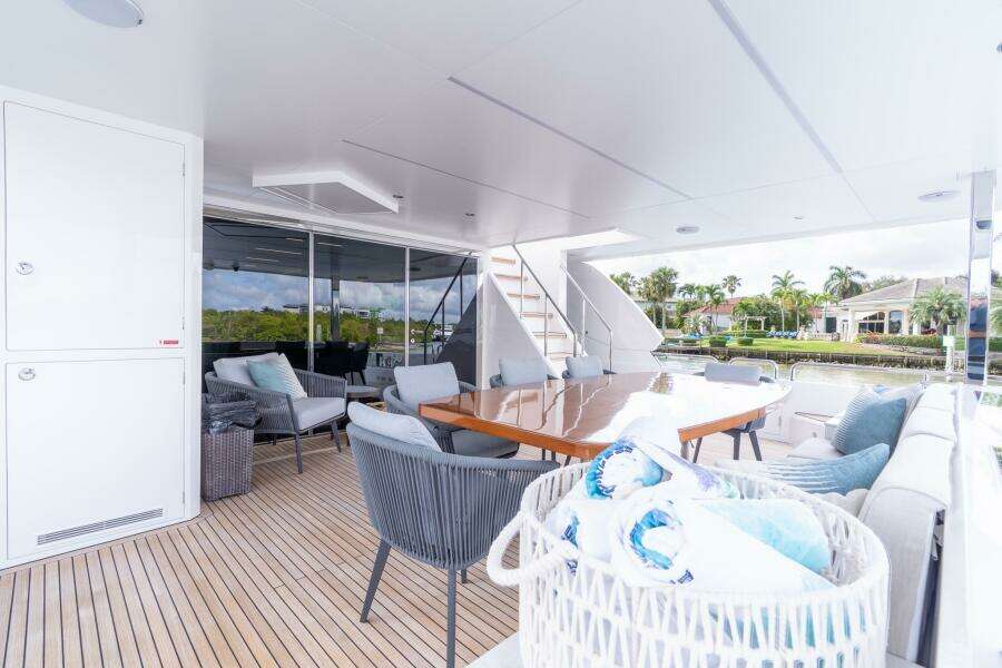 Horizon FD80 SHERI LYNN - Maindeck Aft