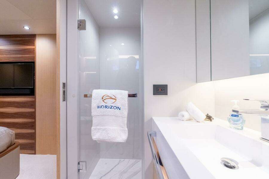 Horizon FD80 SHERI LYNN - VIP Stateroom Ensuite Head