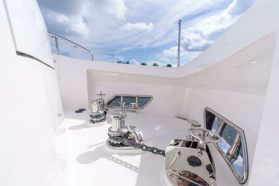 Horizon FD80 SHERI LYNN - Exterior Bow