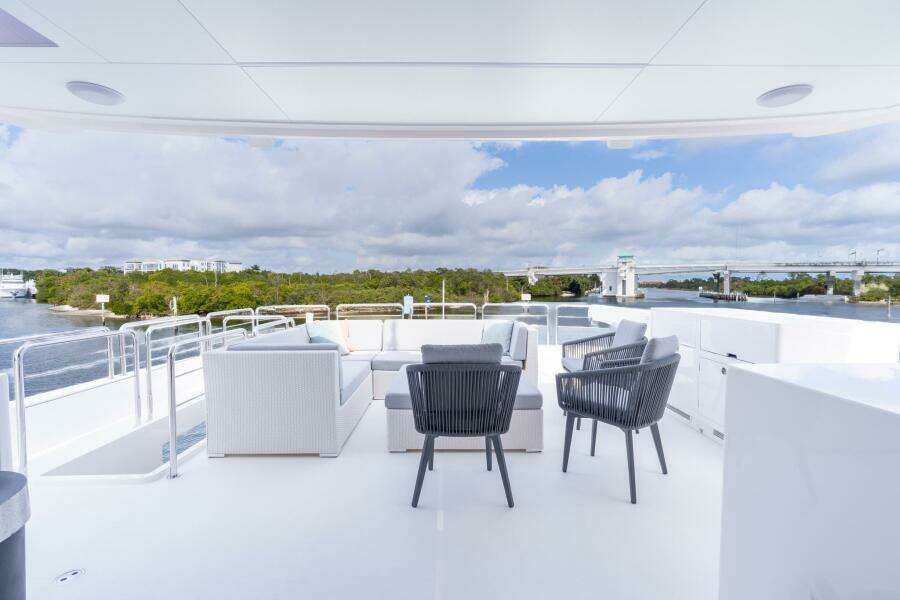 Horizon FD80 SHERI LYNN - Exterior Flybridge Aft