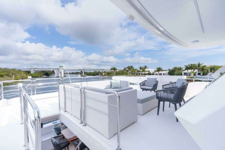 Horizon FD80 SHERI LYNN - Exterior Flybridge Aft