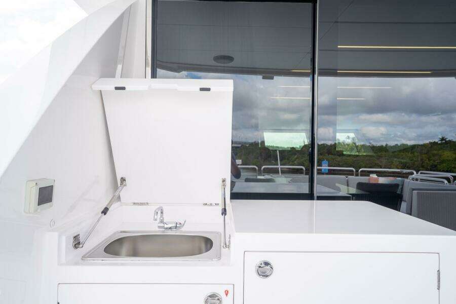 Horizon FD80 SHERI LYNN - Exterior Flybridge Aft