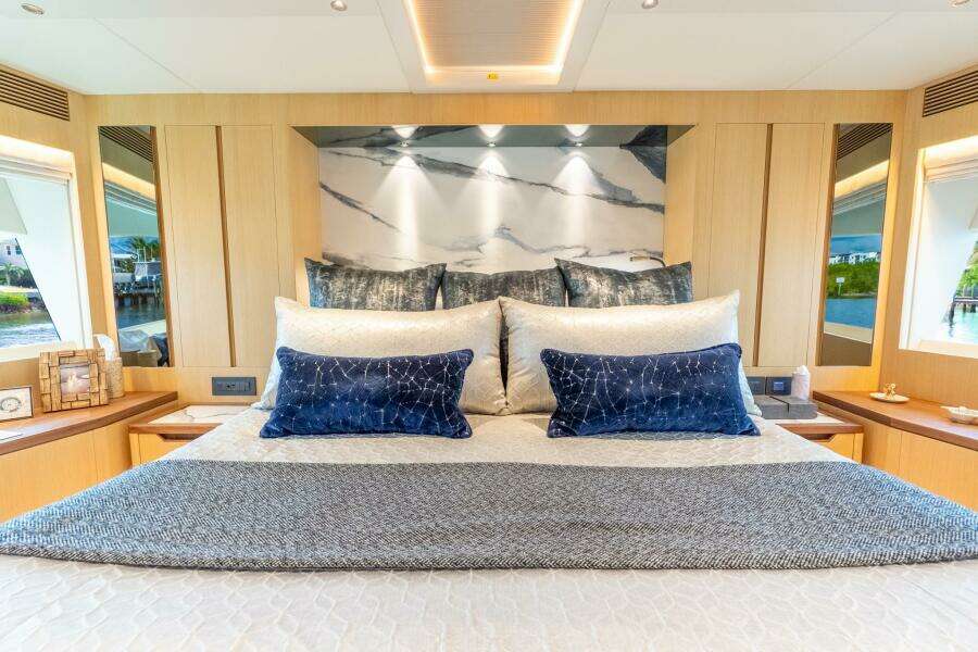Horizon FD80 SHERI LYNN - Master Stateroom