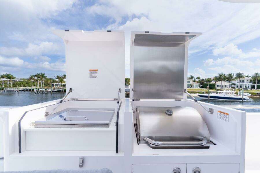 Horizon FD80 SHERI LYNN - Exterior Flybridge Aft