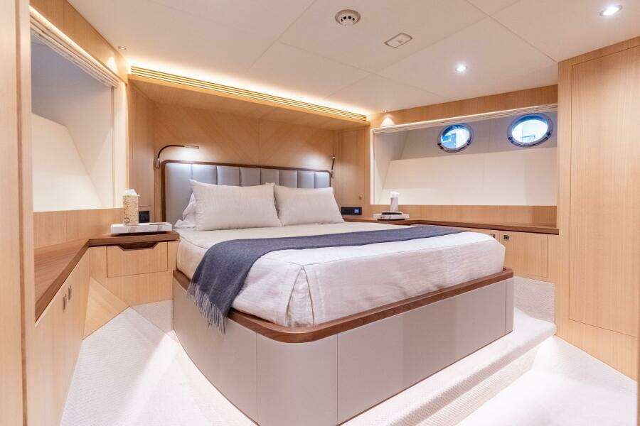 Horizon FD80 SHERI LYNN - VIP Stateroom