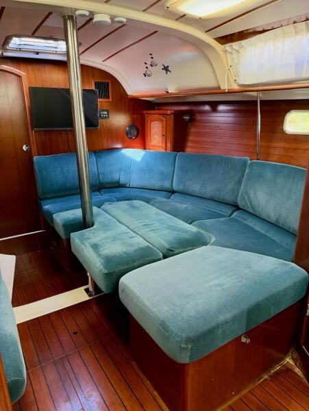 35' 1999 Beneteau Oceanis 352