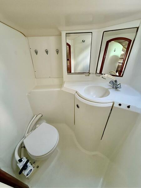 35' 1999 Beneteau Oceanis 352