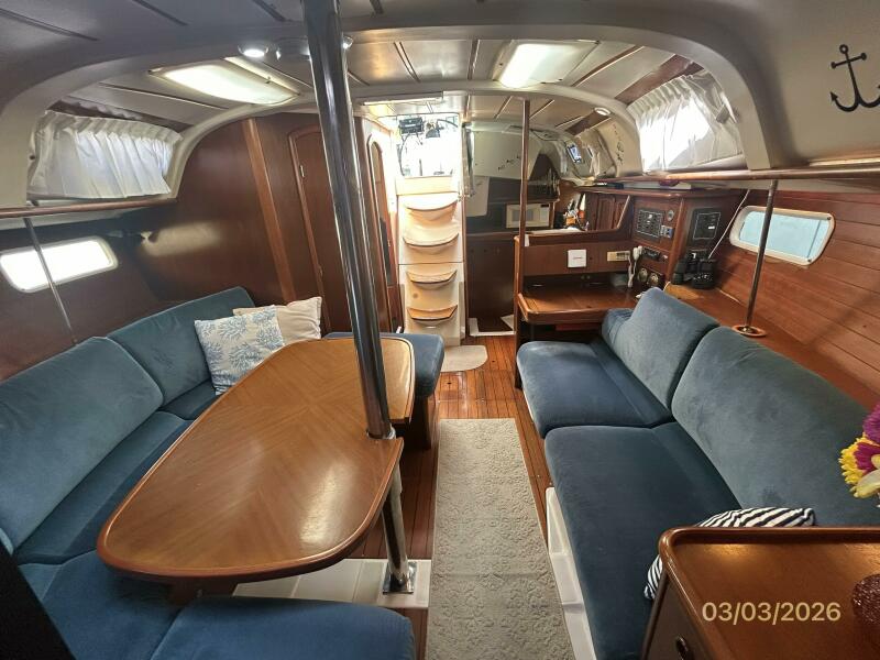 35' 1999 Beneteau Oceanis 352