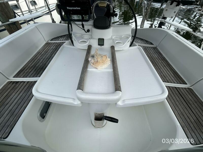 35' 1999 Beneteau Oceanis 352