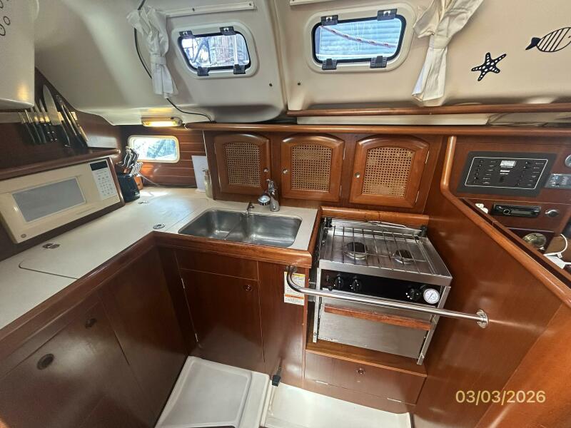 35' 1999 Beneteau Oceanis 352