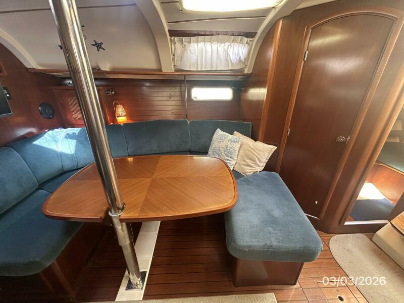 35' 1999 Beneteau Oceanis 352