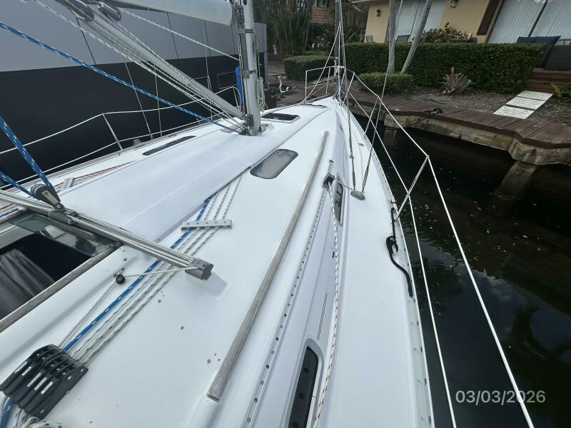 35' 1999 Beneteau Oceanis 352