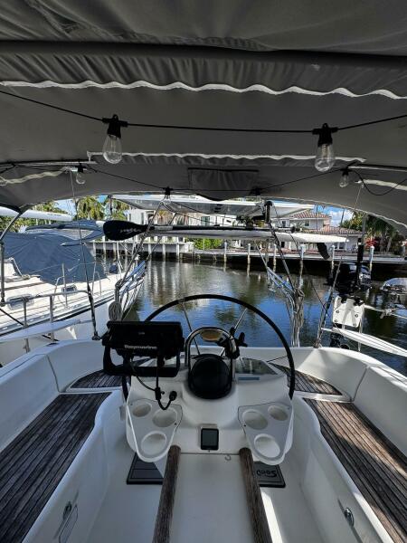 35' 1999 Beneteau Oceanis 352