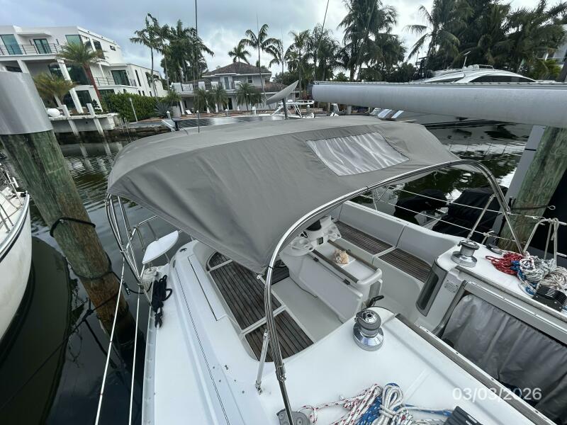 35' 1999 Beneteau Oceanis 352