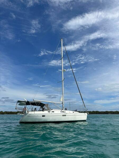 35' 1999 Beneteau Oceanis 352
