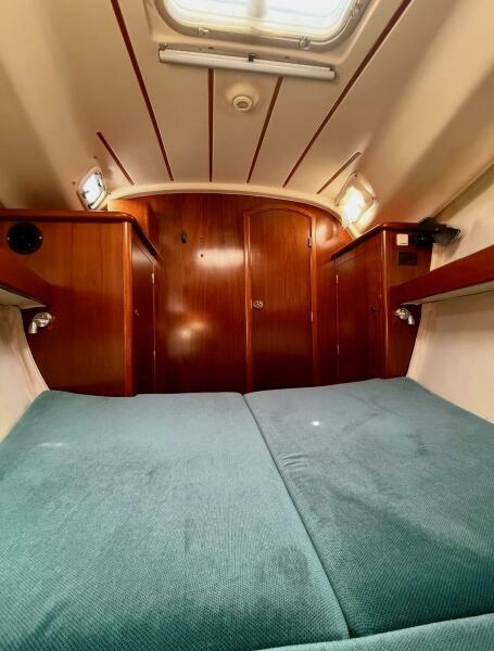 35' 1999 Beneteau Oceanis 352